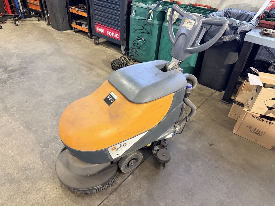 Myjka do podłóg Taski Swingo 450B