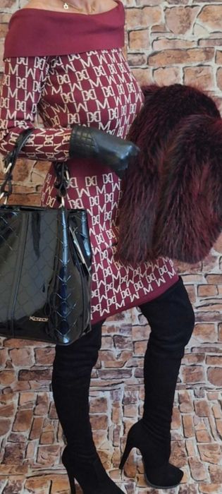 Przepiękna sukienka w kolorze bordo Marki Marciano by Guess