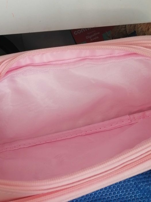Estojo rosa pouco usado