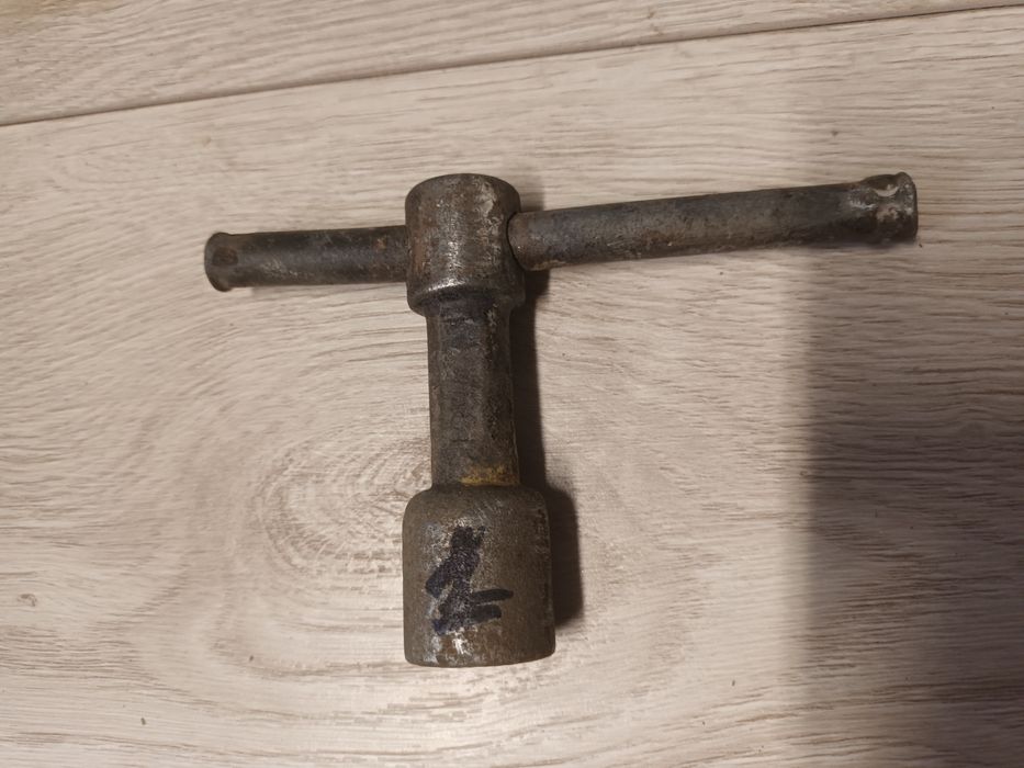 Ключи от винтовых самодельных замков