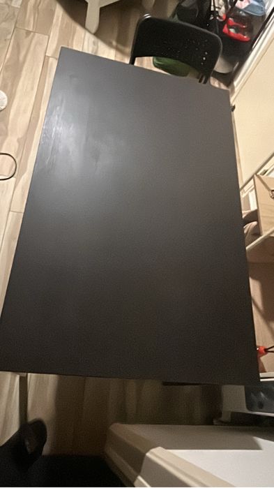 Vendo mesa com 2 cadeiras