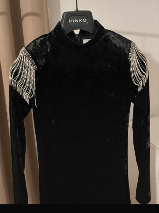 Czarna sukienka midi Reserved XS