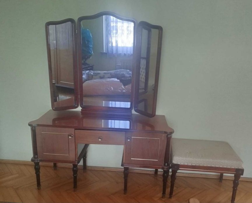 Sypialnia w stylu jugosłowiańskim