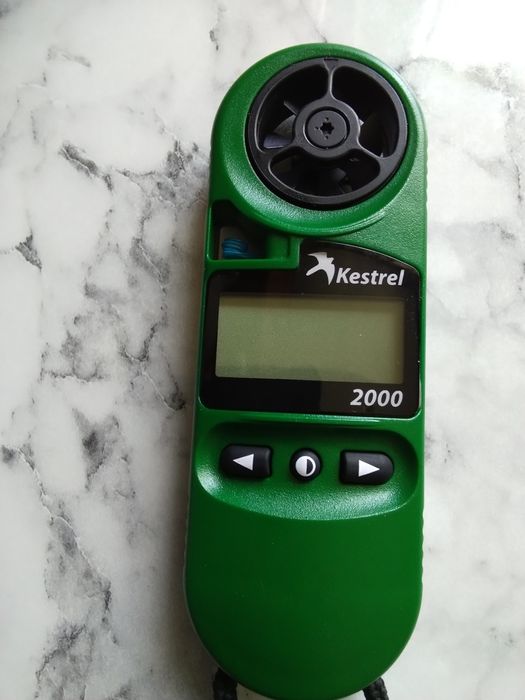 Метеостанція Kestrel 2000.