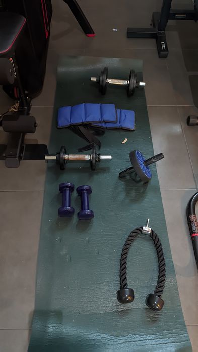 Vendo máquina gym, supino e adereços que estão nas fotos