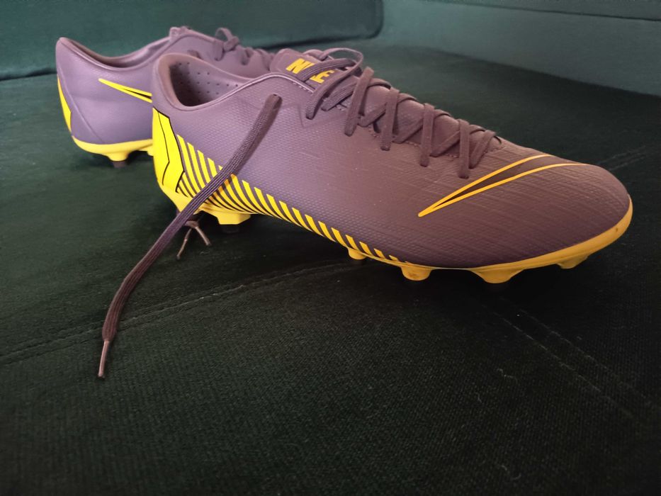 Buty piłkarskie Nike – rozmiar 42,5 – stan idealny