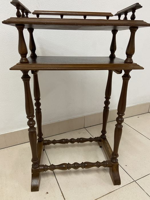 Mesa de apoio / mesa de cabeceira em mogno