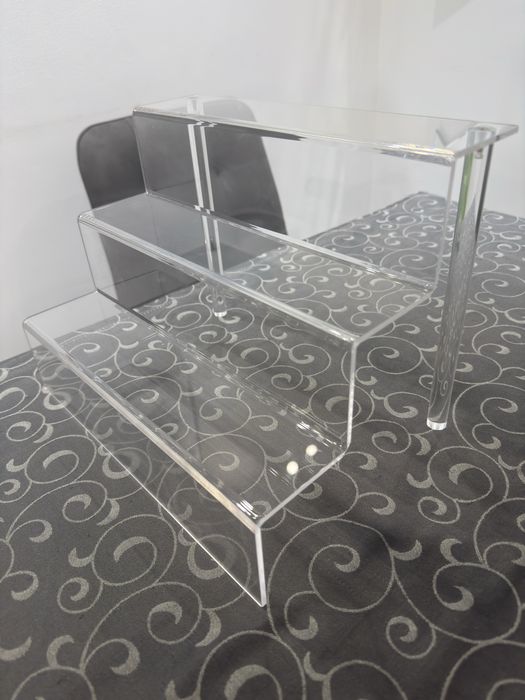 Expositor acrílico em escada