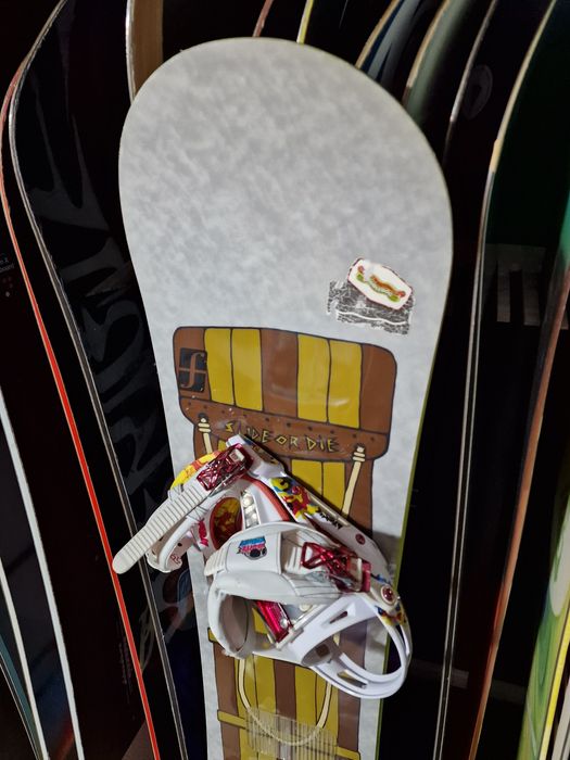 Deska snowboardowa Forum the bully 151 cm z wiązaniami