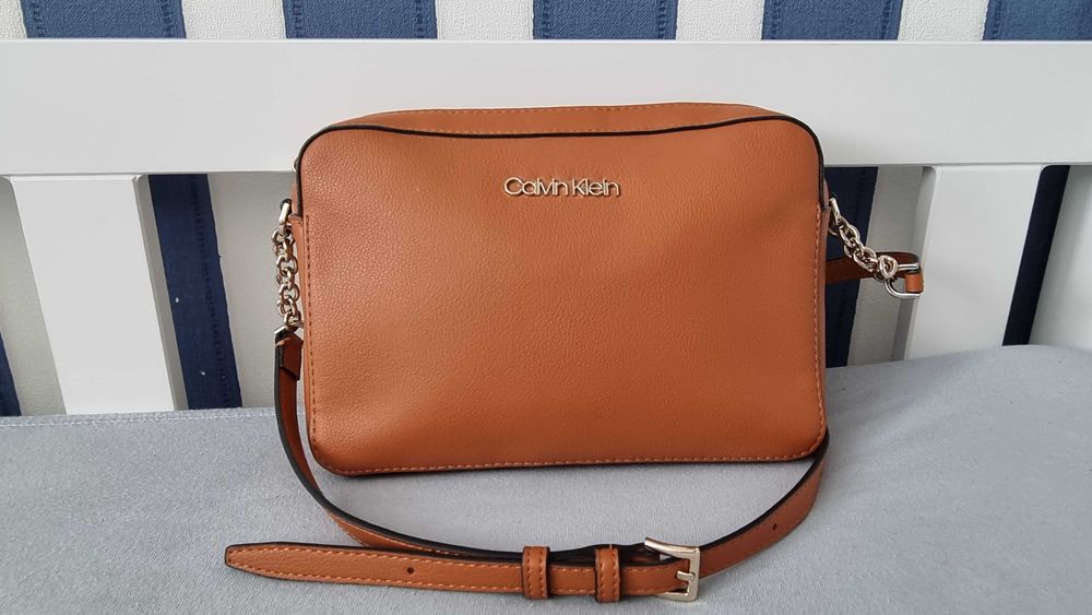 Calvin Klein torebka na ramię camel brąz