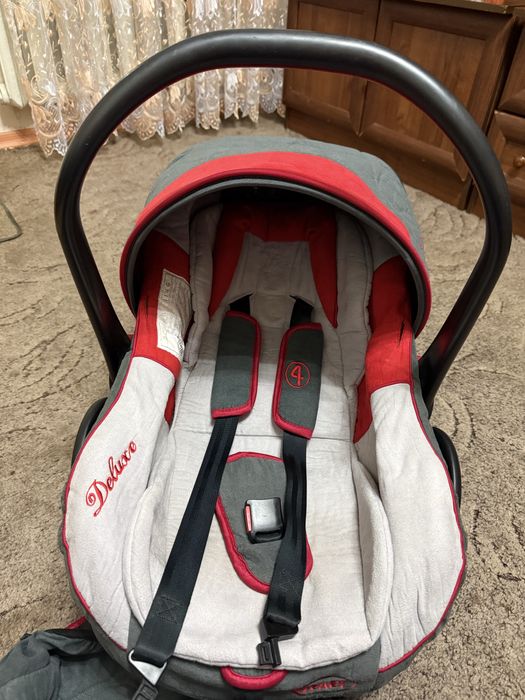 Дитяче автокрісло-люлька