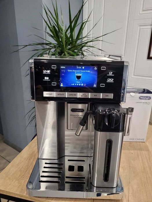 Кавоварка кофемашина премиум Delonghi ESAM 6850 M домой