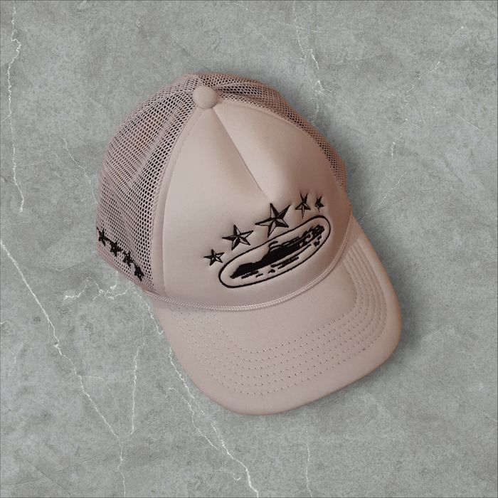 Biała czapka Corteiz