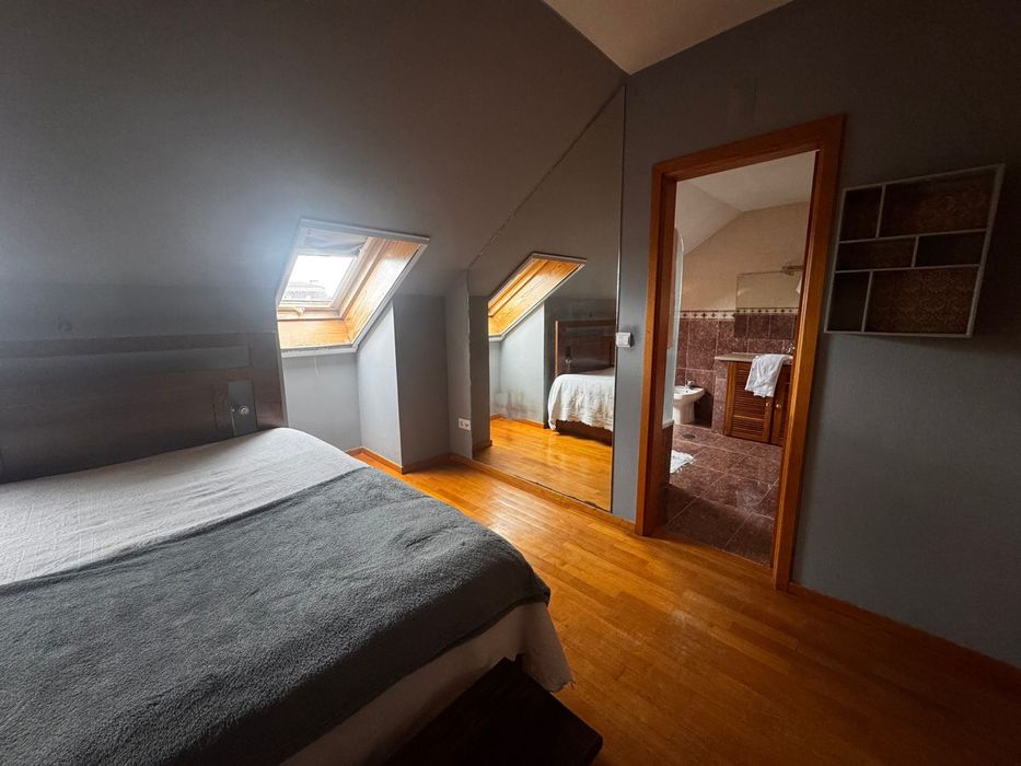 Alugo quarto com casa-de-banho en-suit