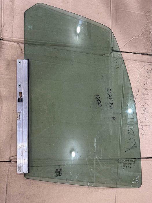 Стекло двери переднее левое OPEL ZAFIRA B 2005-