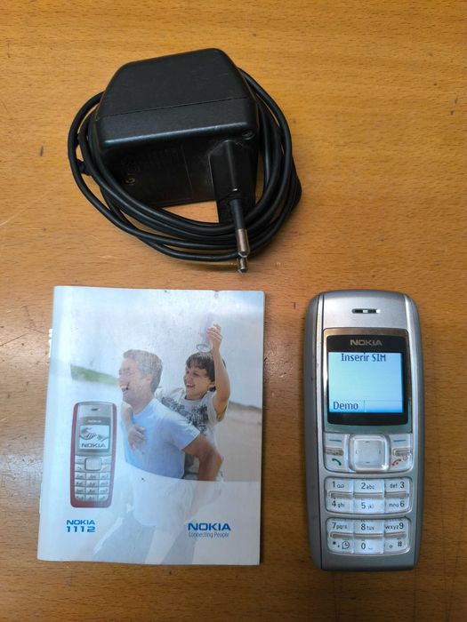 telemóvel com bateria  a funcionar