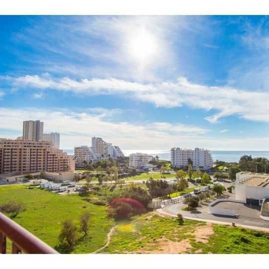 Apto. T0  para férias,piscinas  situado no Algarve na Praia da Rocha