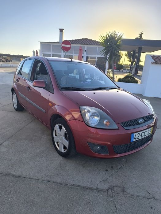Ford Fiesta em muito bom estado geral
