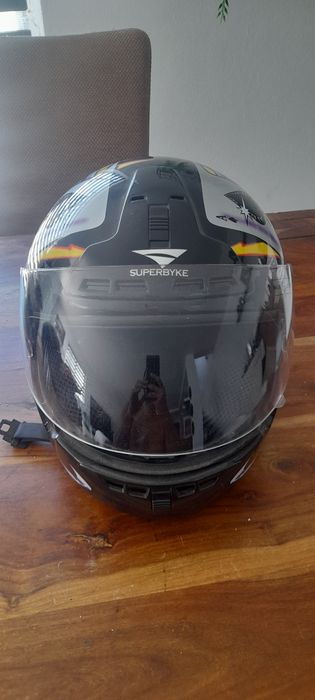 Capacetes como novos