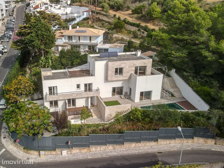 Arrendamento de Moradia T4+1 Contemporânea com Piscina e Vista Mar – J