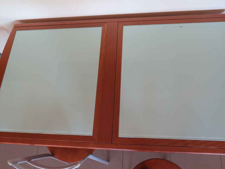 Mesa extensível (147cm ou 216 aberta) madeira e vidro temperado