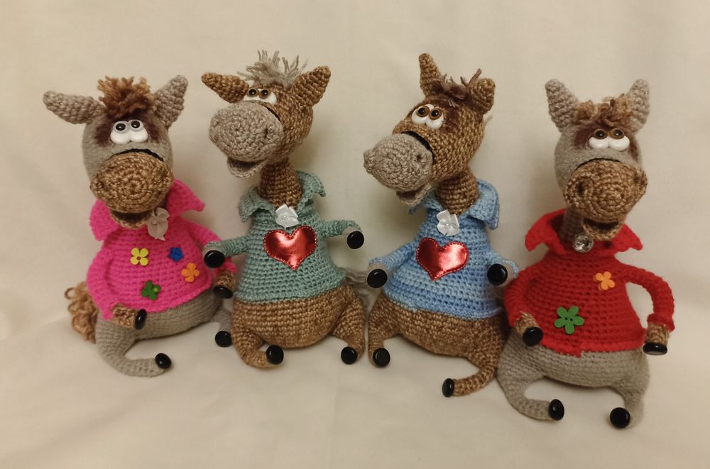 Лошадки вязаные крючком