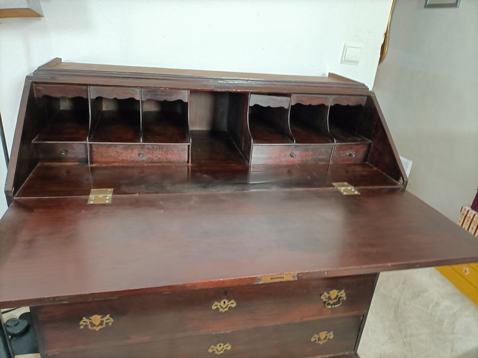 Móvel secretária com 6 gavetas