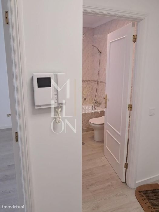 Apartamento T1+1 Renovado com Varanda e Garagem em Oliveira do Douro