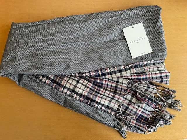 Cachecóis de marcas diversas