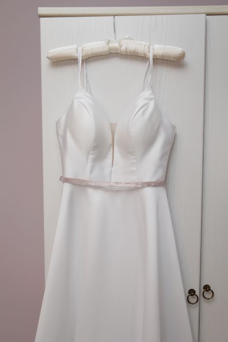 Біла весільна сукня розмір S-M, фата і пояс в подарунок