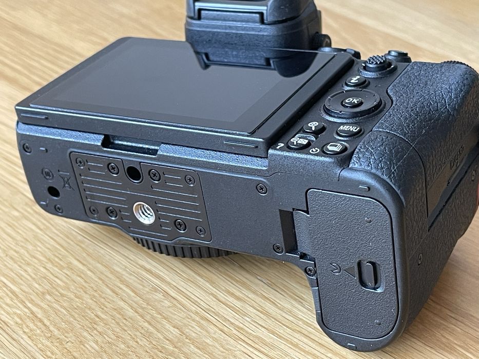 Nikon Z7II przebieg 8 tysiecy, folie na ekranach, dwie baterie