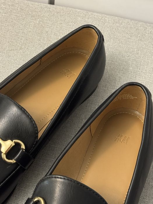 Чорні лофери H&M