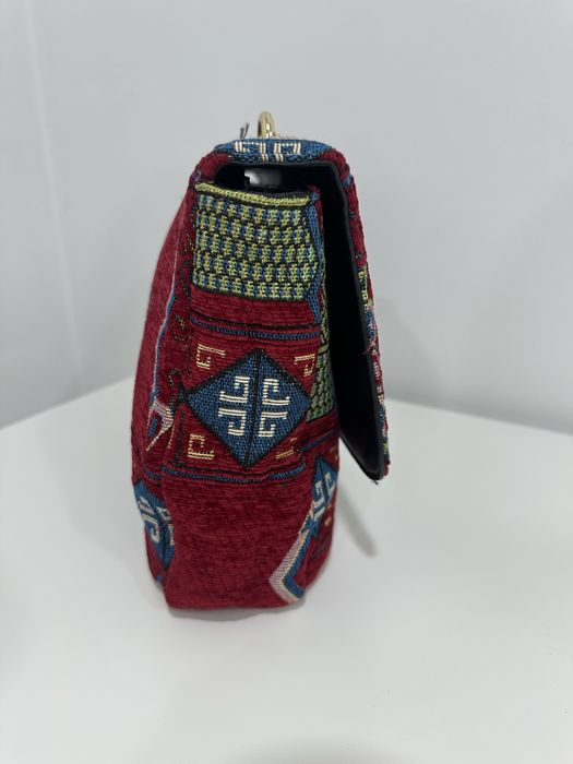 Mala de senhora, em bom estado.