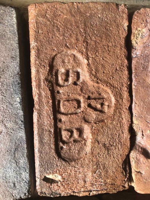 Колекційна старовинна цегла