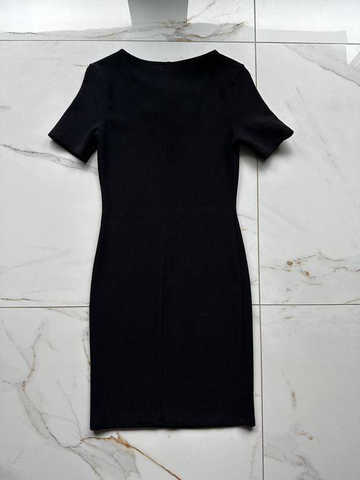 Czarna sukienka Bershka