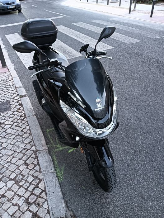 Honda PCX 2017 preta