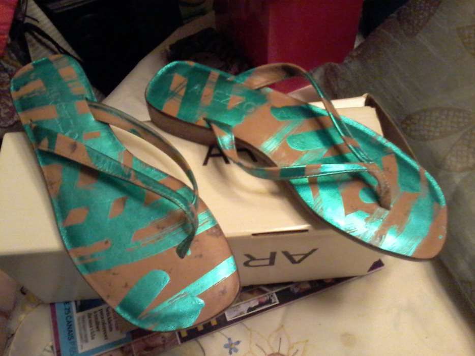 Sandálias novas Pele Arezzo 37 em caixa - 20€ (novas entrega Lisboa)