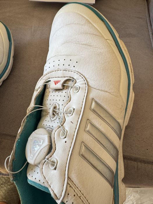 Sapatos de golfe senhora nº 40 (serve quem calça 38 ou 39)