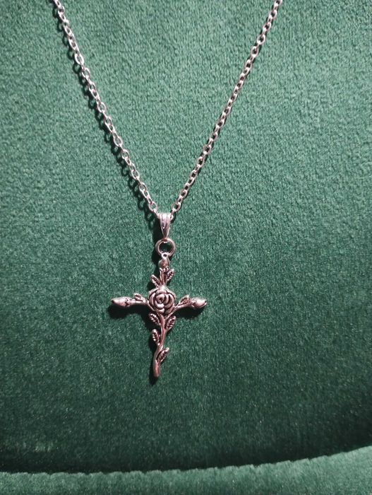 Ręcznie robiony łańcuszek z krzyżem – regulowany | Handmade