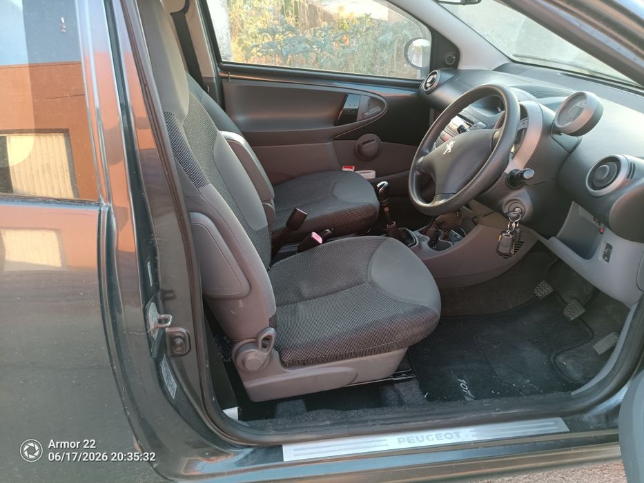 Peugeot 107 só peças,  primeiro modelo