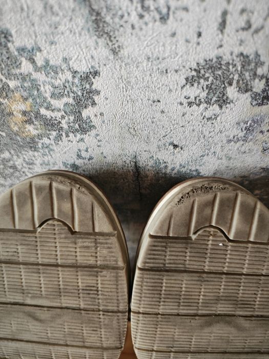 Złote buty ze skóry 36