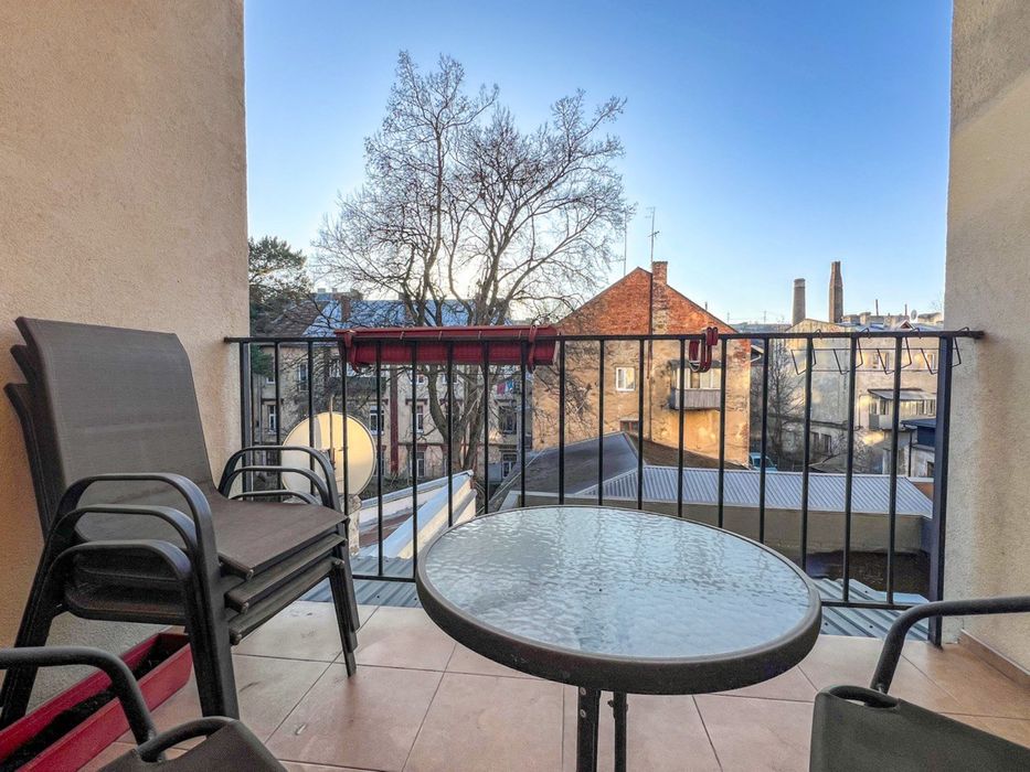 !БЕЗ КОМІСІЇ 3-кімнатна квартира з терасами у ближньому  центрі Львова