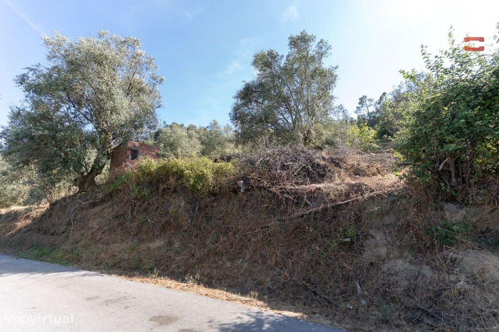 Moradia T2 Em Seiça Inserida Num Terreno Com 707 M²