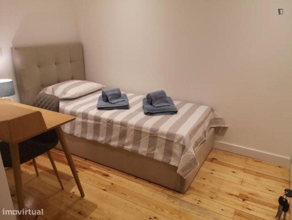 Quarto - localizado em Arroios Lisbon