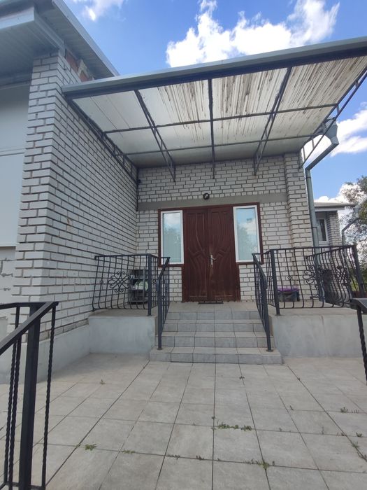 Продаж двоповерхового будинку в селі Голубівка Самарівського району