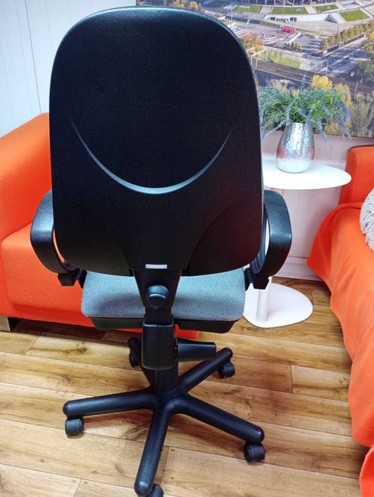 Fotel biurowy Nowy styl Bravo szary czarny fotele krzesła biurowe