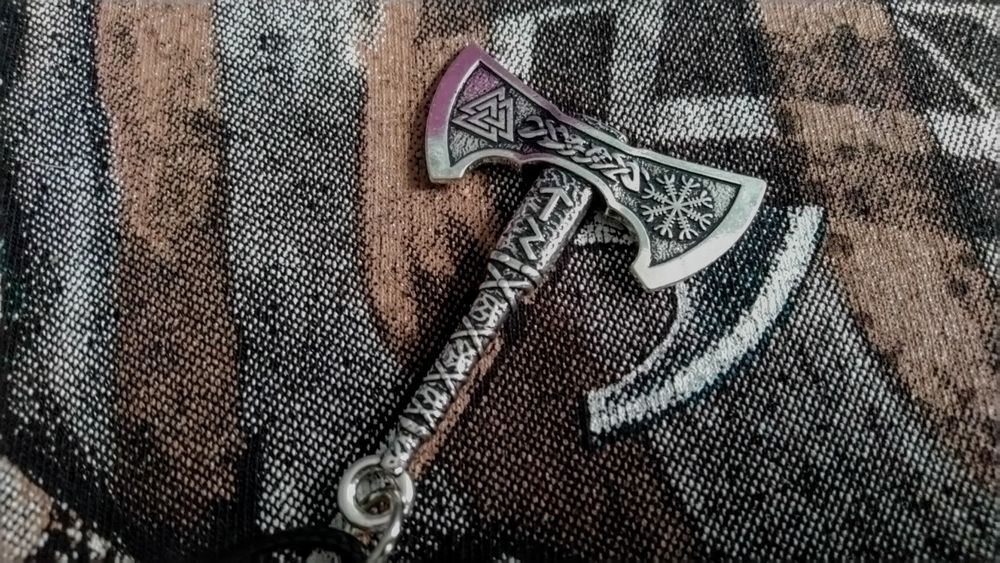 Zawieszka wisiorek nordycki topór runy Młot Thor Odyn Mjolnir kompas