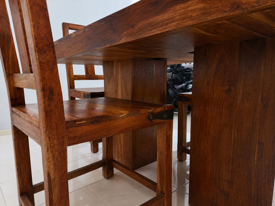 Mesa de madeira 4 cadeiras