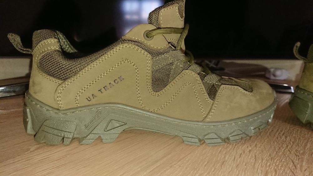 Армійські кросівки