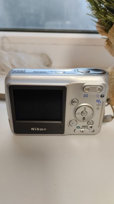 Nikon Coolpix l3 Silver, вінтажний цифровий фотоапарат
